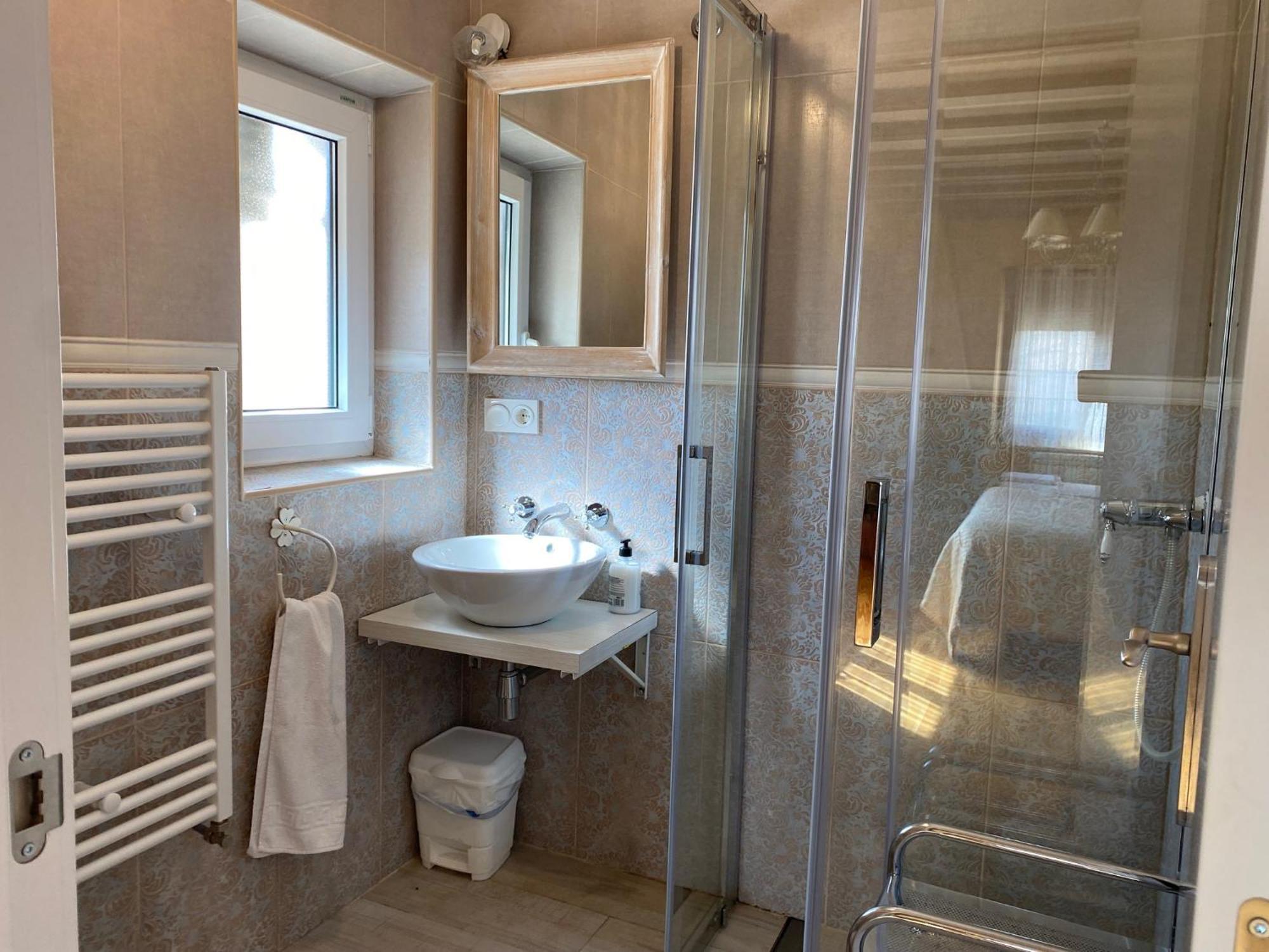Dona Elvira Y Dona Sol Villa Vivar del Cid Exteriör bild