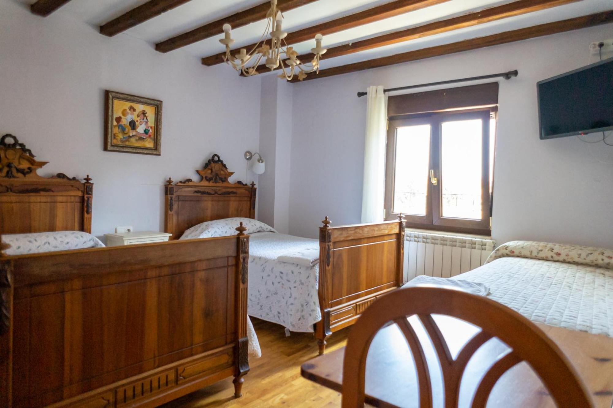 Dona Elvira Y Dona Sol Villa Vivar del Cid Exteriör bild