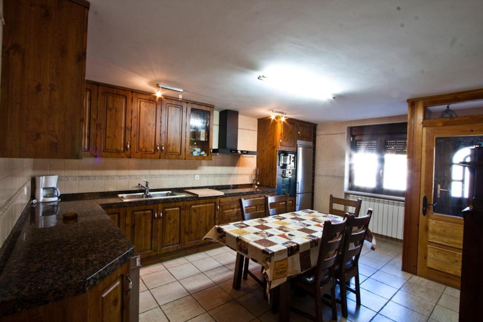 Dona Elvira Y Dona Sol Villa Vivar del Cid Exteriör bild