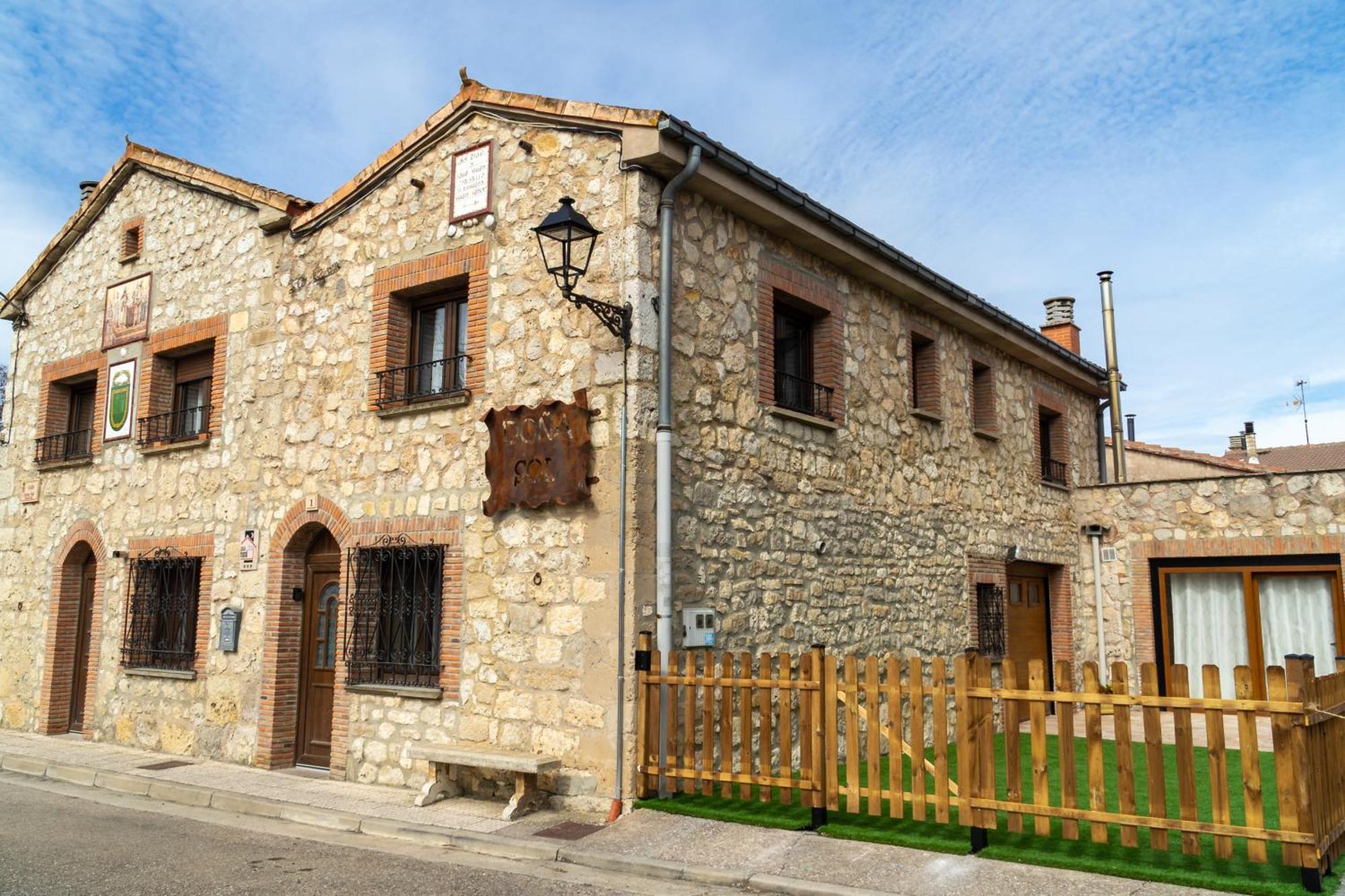 Dona Elvira Y Dona Sol Villa Vivar del Cid Exteriör bild